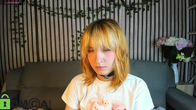 Snapshot of Little_Chips chatting on October 25, 5:08 pm Little Chips online show from October 25, 5:08 pm