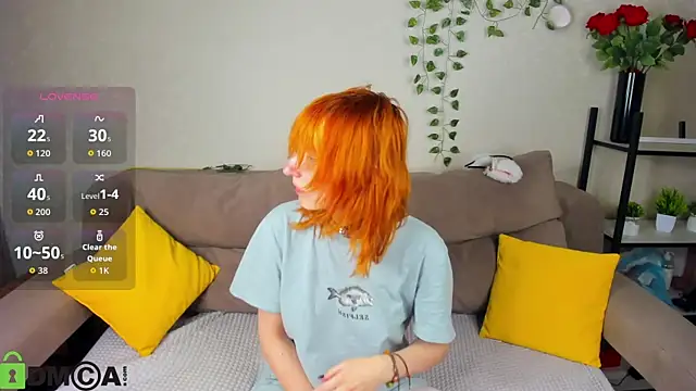 Snapshot of Little_Chips chatting on November 12, 5:35 pm Little Chips online show from November 12, 5:35 pm