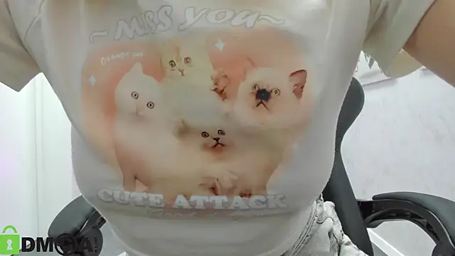 Snapshot of Little_Chips chatting on November 20, 9:25 pm Little Chips online show from November 20, 9:25 pm