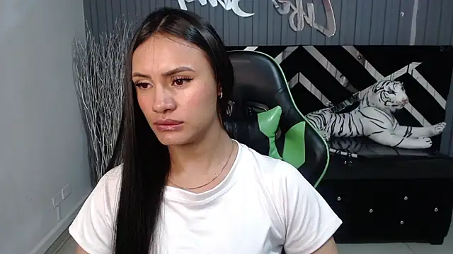 Snapshot of allison_a1 chatting on February 19, 3:28 am allison a1 online show from February 19, 3:28 am