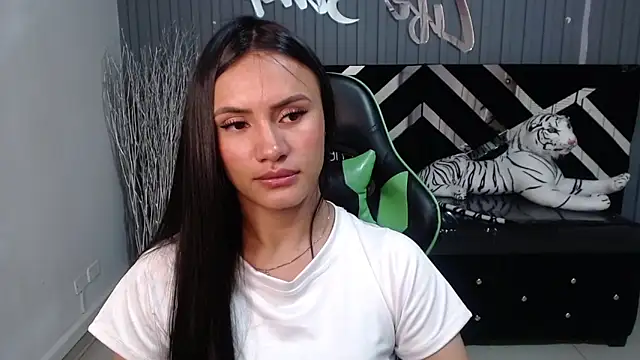 Snapshot of allison_a1 chatting on February 21, 3:34 am allison a1 online show from February 21, 3:34 am