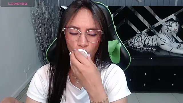 Snapshot of allison_a1 chatting on March 20, 9:46 pm allison a1 online show from March 20, 9:46 pm