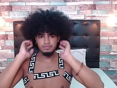 Snapshot of JaicobRuneer chatting on October 11, 12:43 am JaicobRuneer online show from October 11, 12:43 am