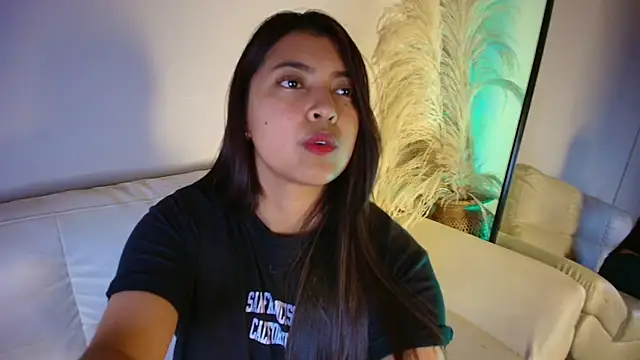 Snapshot of Rebeca_Williams_ chatting on February 5, 2:08 am Rebeca Williams online show from February 5, 2:08 am