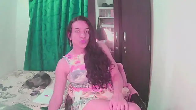 Snapshot of Oh_Tique chatting on October 5, 4:49 pm Oh Tique online show from October 5, 4:49 pm