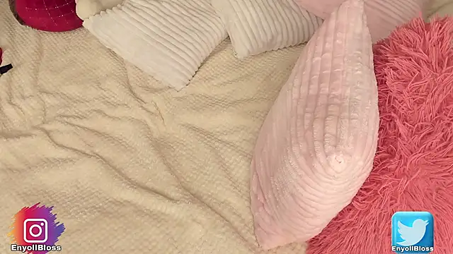 Snapshot of SweetHanson chatting on March 2, 2:41 am SweetHanson online show from March 2, 2:41 am