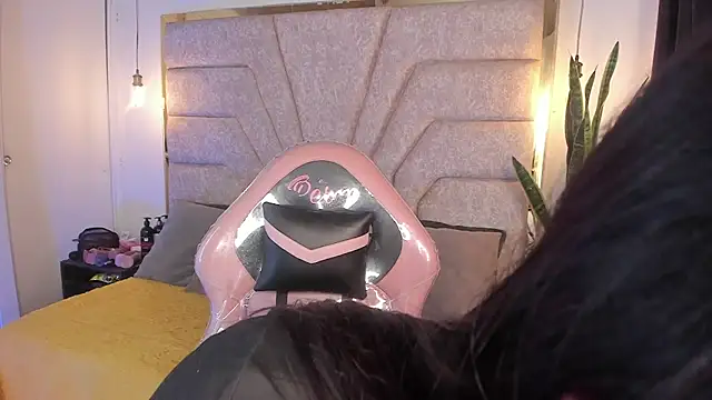 EmaJames25 online show from February 18, 7:19 pm