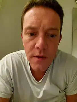 Bigtater1999 online show from December 31, 1:15 am