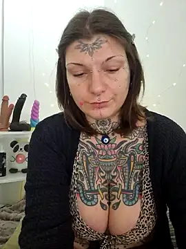 Snapshot of lizzardqueeen chatting on November 27, 2:41 pm lizzardqueeen online show from November 27, 2:41 pm