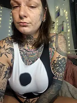 Snapshot of lizzardqueeen chatting on December 14, 11:53 pm lizzardqueeen online show from December 14, 11:53 pm