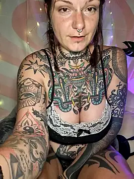 lizzardqueeen online show from March 7, 5:04 am