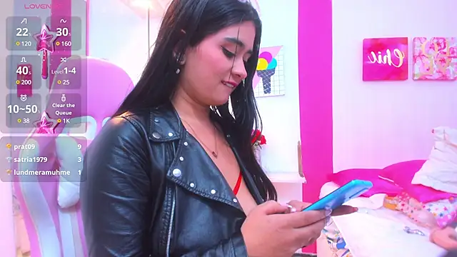 Snapshot of scarlette_15_ chatting on January 25, 9:57 am scarlette 15 online show from January 25, 9:57 am