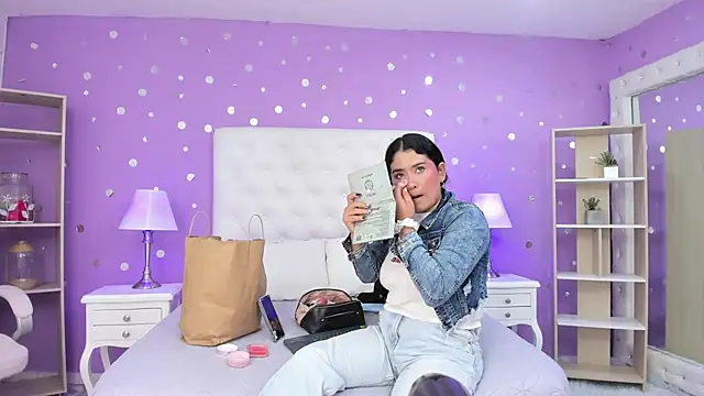 Snapshot of scarlette_15_ chatting on November 20, 3:07 am scarlette 15 online show from November 20, 3:07 am