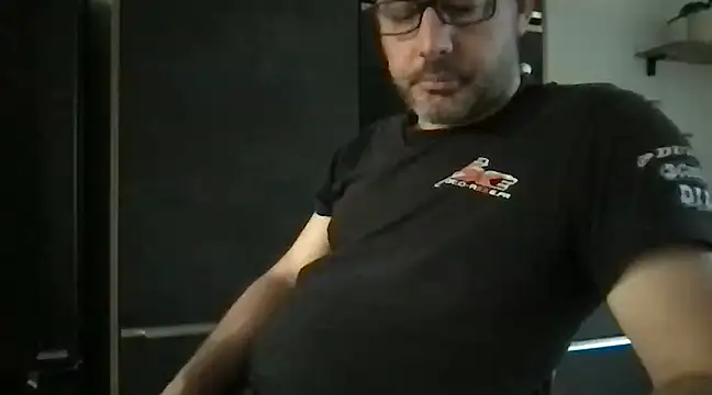 Snapshot of unconnudu21000 chatting on February 10, 3:53 pm unconnudu21000 online show from February 10, 3:53 pm