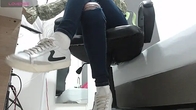 alma fenix online show from February 7, 12:06 pm