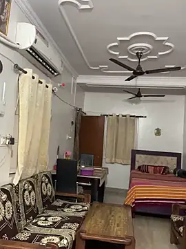 John desihunk online show from December 5, 10:44 am