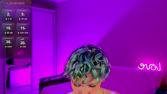 Snapshot of School_Love chatting on December 23, 1:24 pm School Love online show from December 23, 1:24 pm