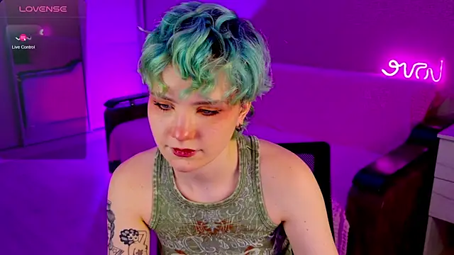 Snapshot of School_Love chatting on January 6, 4:13 pm School Love online show from January 6, 4:13 pm