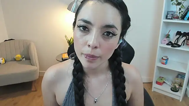  BellaEvans  online show from March 5, 12:00 pm