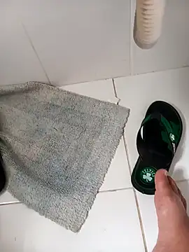 Snapshot of lobomisterioso13 chatting on January 15, 11:32 am lobomisterioso13 online show from January 15, 11:32 am