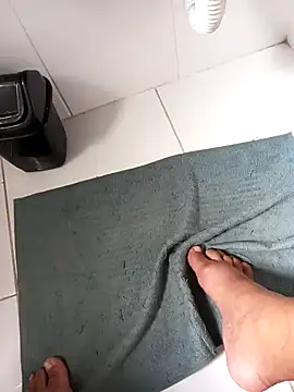 Snapshot of lobomisterioso13 chatting on November 10, 11:20 am lobomisterioso13 online show from November 10, 11:20 am