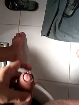 Snapshot of lobomisterioso13 chatting on November 14, 11:53 am lobomisterioso13 online show from November 14, 11:53 am