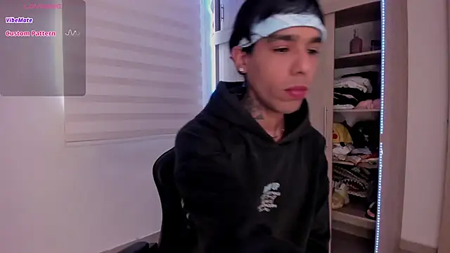 aldrinwhite online show from February 15, 3:39 pm