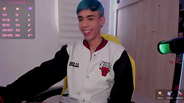 aldrinwhite online show from March 12, 7:06 pm