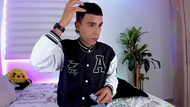 aldrinwhite online show from September 18, 8:00 pm