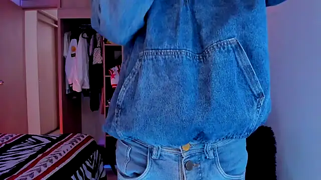 aldrinwhite online show from December 19, 3:41 pm