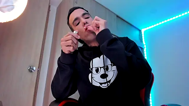 aldrinwhite online show from February 12, 5:08 pm