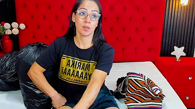 KateTompson  online show from July 21, 7:38 pm