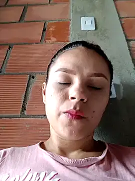Snapshot of Mommy-Hot chatting on February 9, 6:37 pm Mommy-Hot online show from February 9, 6:37 pm