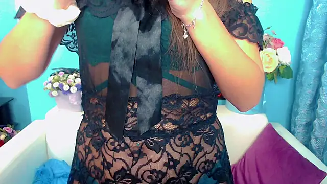 LindaaLu online show from December 12, 3:32 am