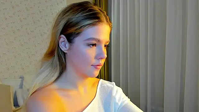 Snapshot of Anna_Robinson chatting on January 17, 1:15 am Anna Robinson online show from January 17, 1:15 am