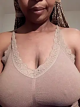 Snapshot of realsquirter chatting on February 18, 7:52 pm realsquirter online show from February 18, 7:52 pm