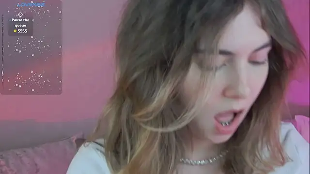 chloi hes online show from December 25, 2:23 pm