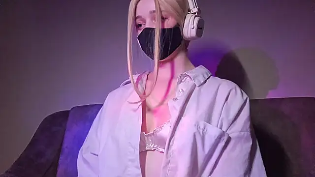 DanaWard online show from April 5, 10:40 pm