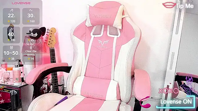 Snapshot of RoxaneEvans_ chatting on January 17, 10:00 am RoxaneEvans online show from January 17, 10:00 am