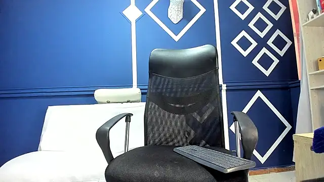 charolbruce 1 online show from February 10, 12:50 pm