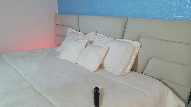 Snapshot of Zoe_Benson chatting on September 25, 1:37 pm Zoe Benson online show from September 25, 1:37 pm