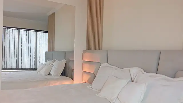 Snapshot of Zoe_Benson chatting on October 20, 1:55 pm Zoe Benson online show from October 20, 1:55 pm