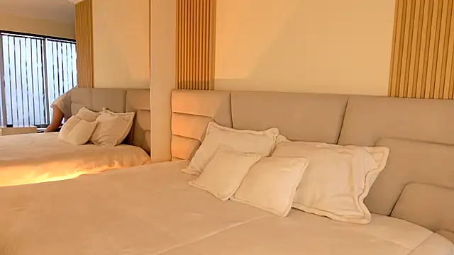 Snapshot of Zoe_Benson chatting on November 18, 1:04 pm Zoe Benson online show from November 18, 1:04 pm