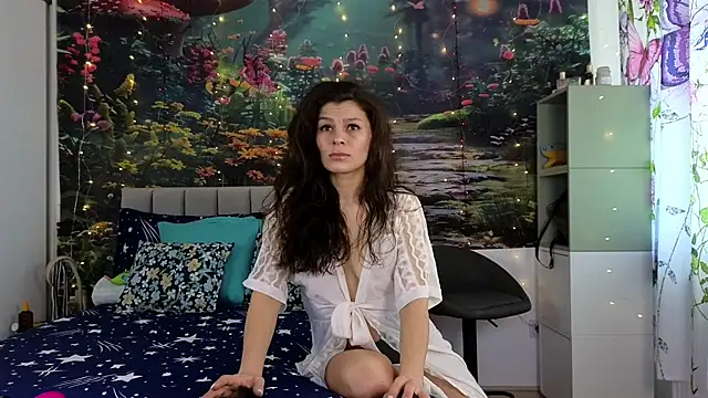 Snapshot of MadameDeFeu chatting on January 9, 8:34 am MadameDeFeu online show from January 9, 8:34 am