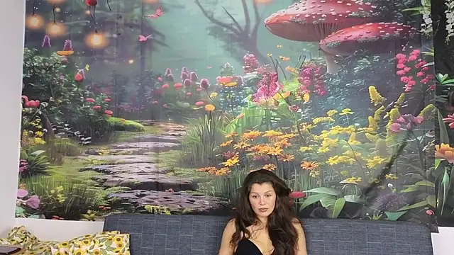 Snapshot of MadameDeFeu chatting on October 15, 11:10 am MadameDeFeu online show from October 15, 11:10 am