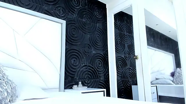 AbigailWilliams  online show from October 20, 11:10 am