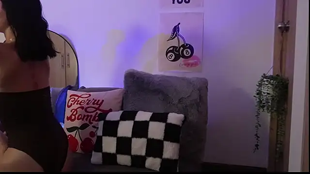 Snapshot of salome-brown chatting on December 4, 10:07 pm salome-brown online show from December 4, 10:07 pm