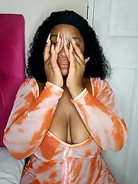 Snapshot of SexyHipsStar chatting on December 18, 1:22 am SexyHipsStar online show from December 18, 1:22 am