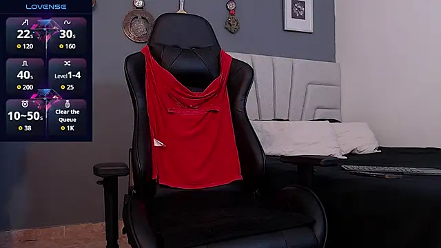 Snapshot of AndyBlass chatting on October 15, 9:04 pm AndyBlass online show from October 15, 9:04 pm