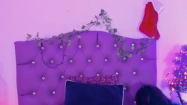 Snapshot of Nyx_nayla chatting on December 19, 7:18 pm Nyx nayla online show from December 19, 7:18 pm